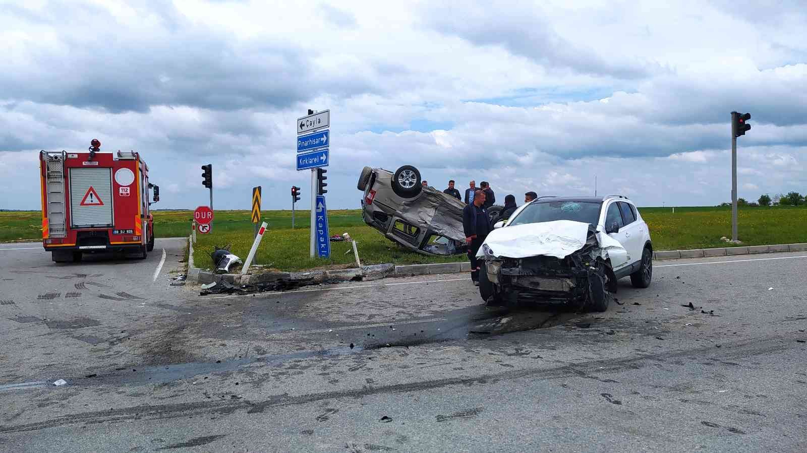 Tekirdağ’da iki otomobilin kırmızı ışık ihlali sonucu çarpıştığı kazada 4 kişi ağır yaralandı. Kaza, Saray İlçesi çevreyolu üzerinde meydana ...