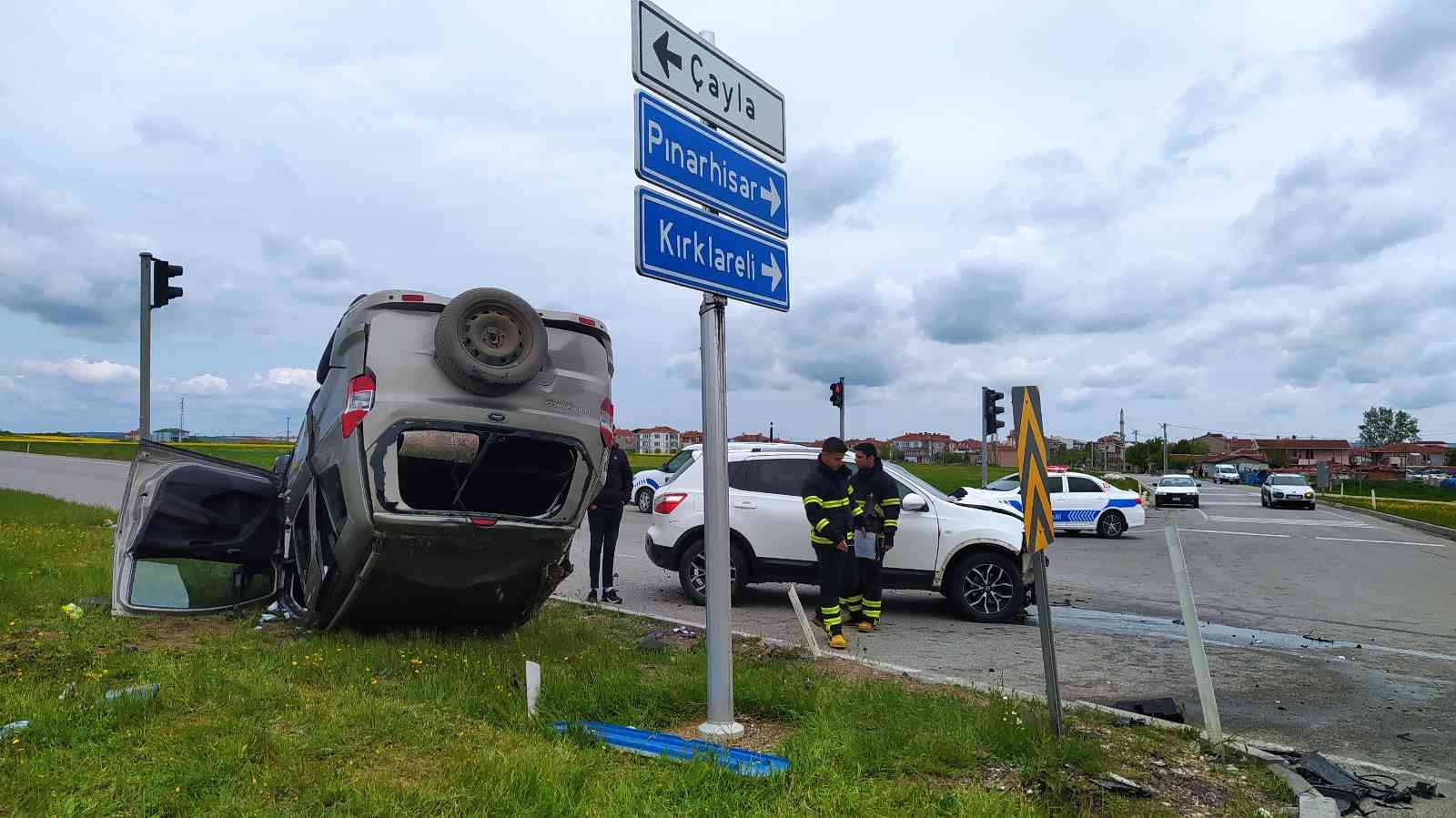 Tekirdağ’da iki otomobilin kırmızı ışık ihlali sonucu çarpıştığı kazada 4 kişi ağır yaralandı. Kaza, Saray İlçesi çevreyolu üzerinde meydana ...