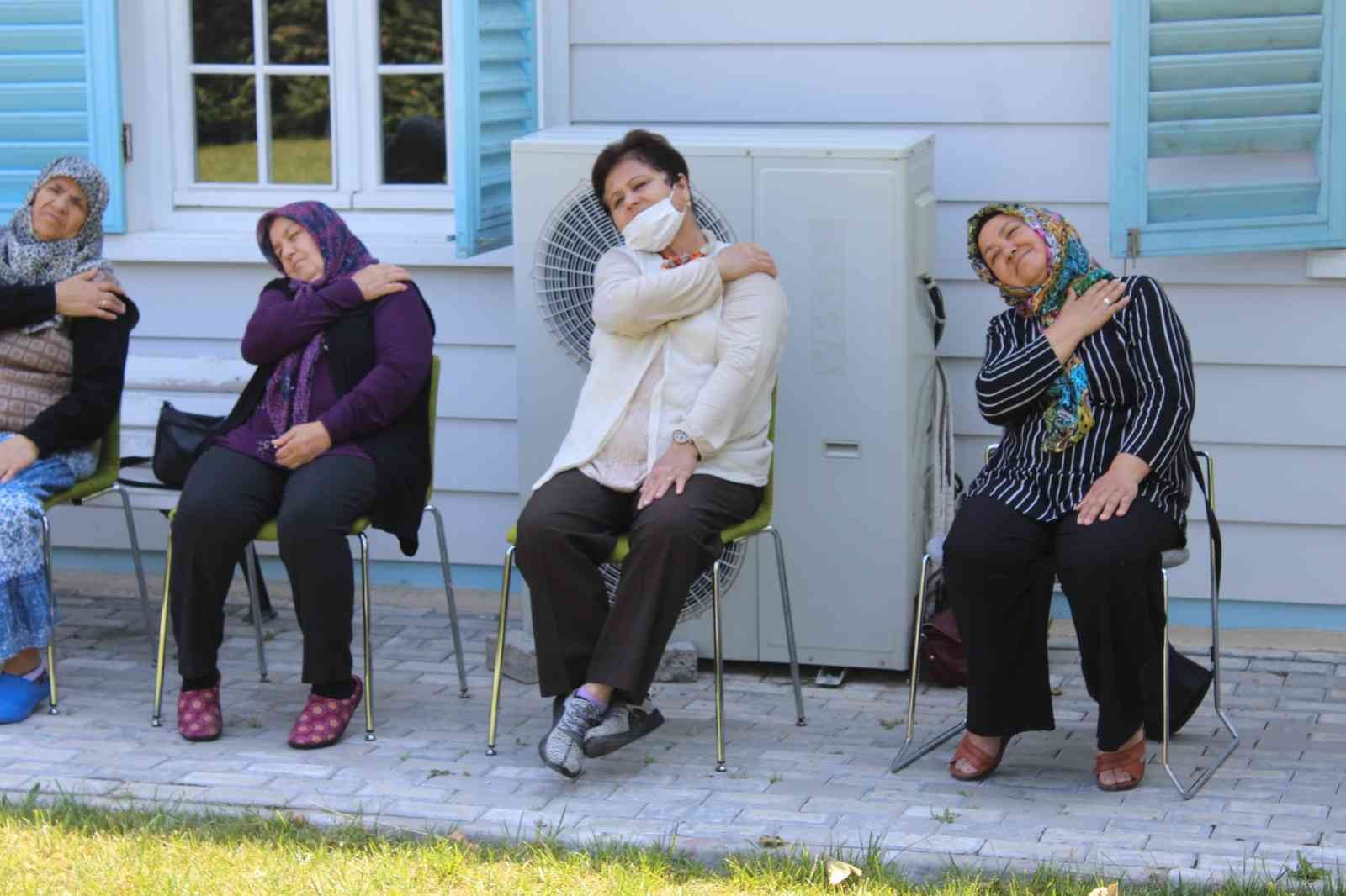 Tekirdağ’da yaşlıların bir araya gelerek sosyalleşmesini sağlayan aktivite merkezi çalışmalarıyla göz dolduruyor. Tekirdağ’ın Süleymanpaşa ...