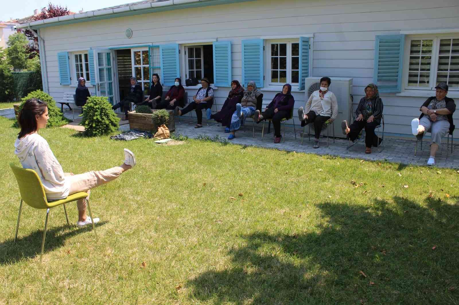 Tekirdağ’da yaşlıların bir araya gelerek sosyalleşmesini sağlayan aktivite merkezi çalışmalarıyla göz dolduruyor. Tekirdağ’ın Süleymanpaşa ...