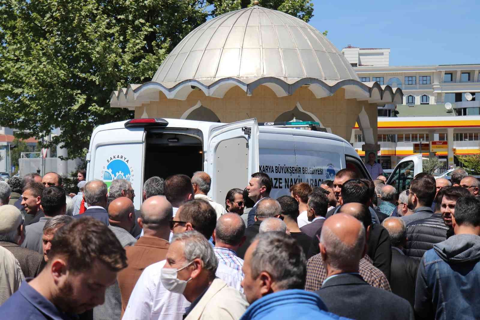 Sakaryalı teknik direktör Bülent Uygun’un 80 yaşındaki babası Fikret Uygun, son yolculuğuna uğurlandı. Bir süredir rahatsızlığı sebebiyle tedavi ...