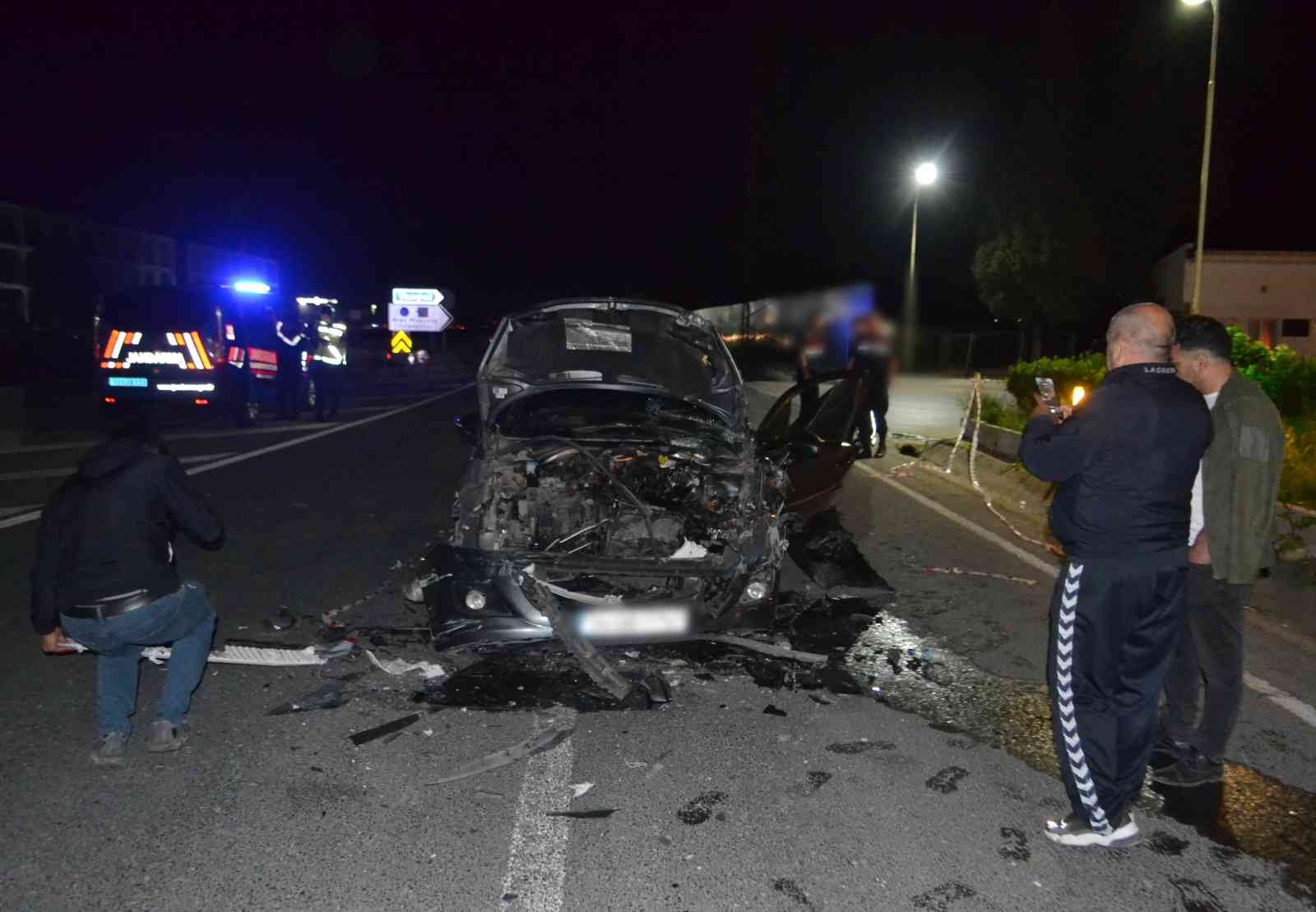 Tekirdağ’ın Ergene ilçesinde ters yönde seyreden alkollü sürücü, karşı yönde gelen kamyonla kafa kafaya çarpıştı. Hurdaya dönen araçta sıkışan ...