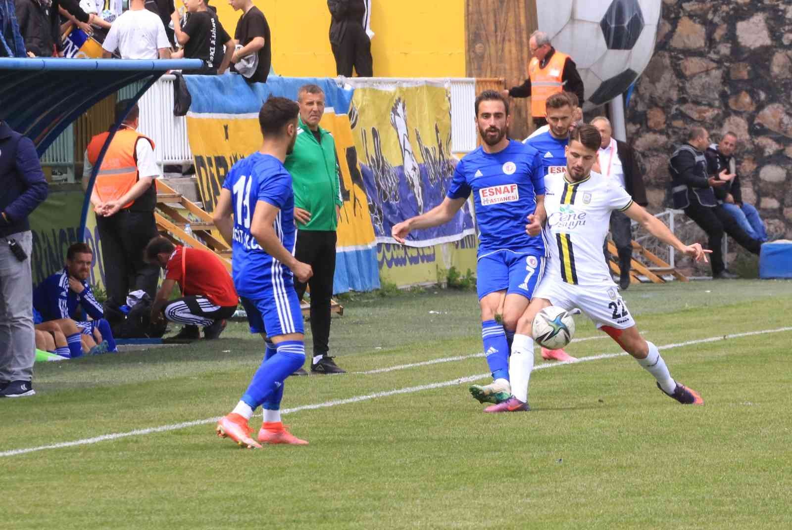 TFF 3. Lig 3. Grup 34. hafta maçında play-off umuduyla çıkan Belediye Derincespor, Fethiyespor’u ağırladı. İlk yarısı golsüz geçen karşılaşma 1-1 ...