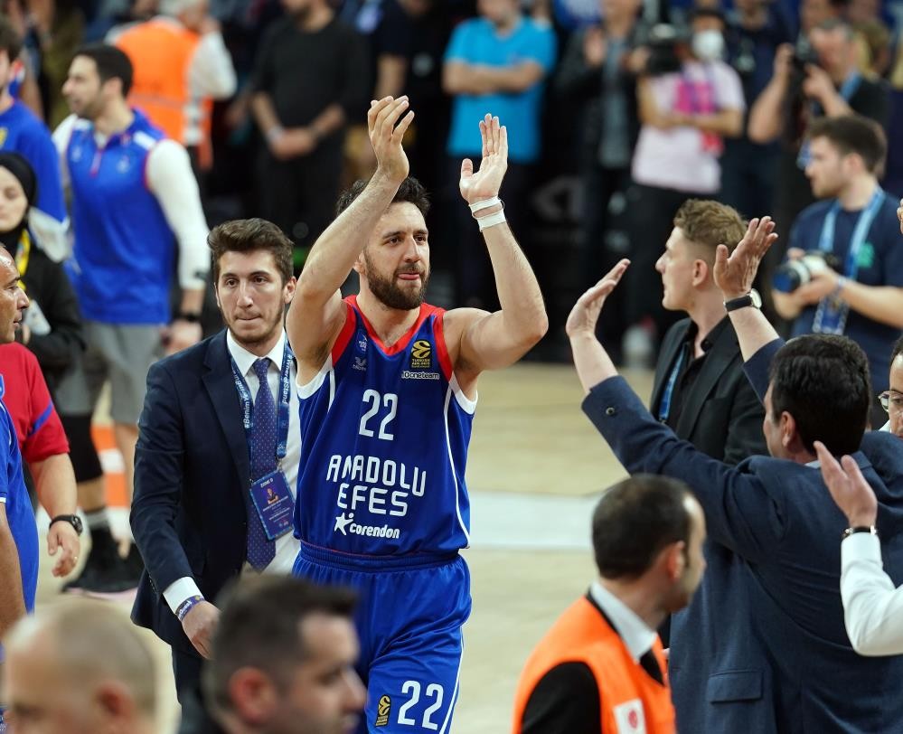 THY EuroLeague’de sezonun sayı kralı Anadolu Efes’in başarılı basketbolcusu Vasilije Micic oldu. THY EuroLeague’de Final-Four’a kalan Anadolu ...