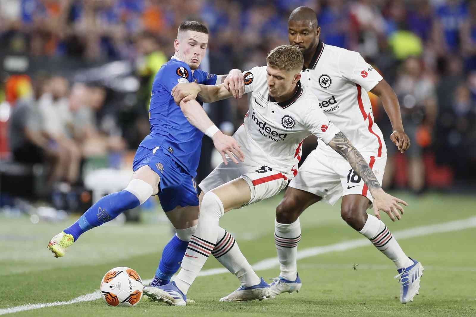 UEFA Avrupa Ligi Finali’nde Eintracht Frankfurt, normal süresi ve uzatma bölümleri 1-1 sona eren mücadelede Rangers’ı seri penaltı atışlarıyla 5 ...