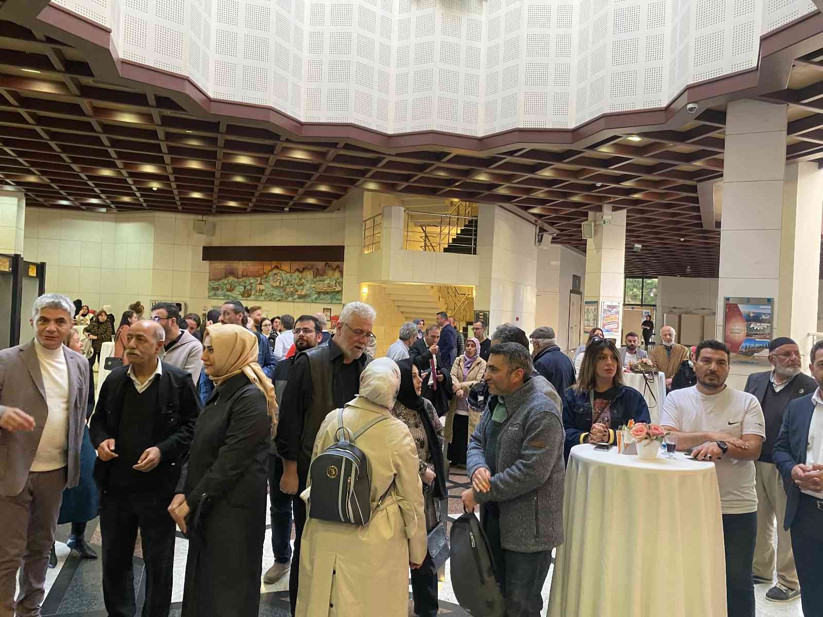 Eğitim ve kariyer hayatı boyunca tezhip sanatına gönül veren sanatçı Eda Funda Özkan’ın nadide eserlerinden oluşan Ayna Sergisi Üsküdar’da ...