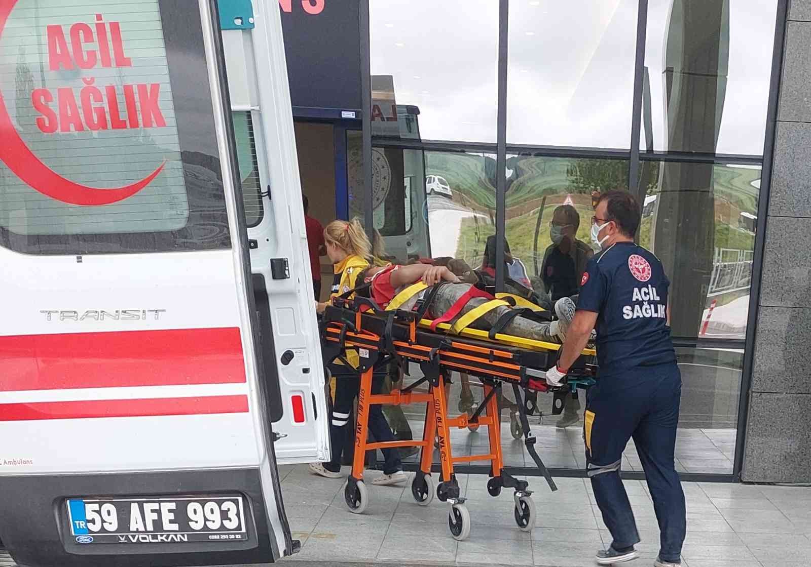 Tekirdağ’ın Süleymanpaşa ilçesinde üzerine 1 tonluk cisim düşen işçi yaralandı. Hastaneye kaldırılan işçi tedavi altına alındı. Olay Tekirdağ’ın ...