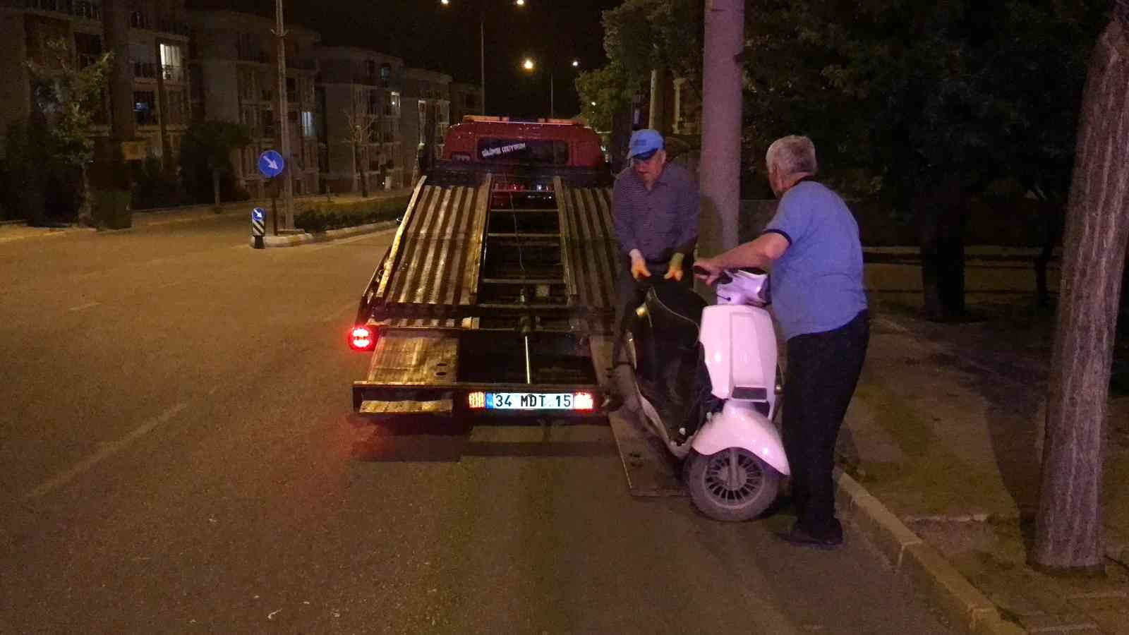 Edirne’nin Uzunköprü ilçesinde otomobilin sıkıştırdığı motosiklet elektrik direğine çarptı. Sürücü kazada yaralandı. Edinilen bilgiye göre kaza ...