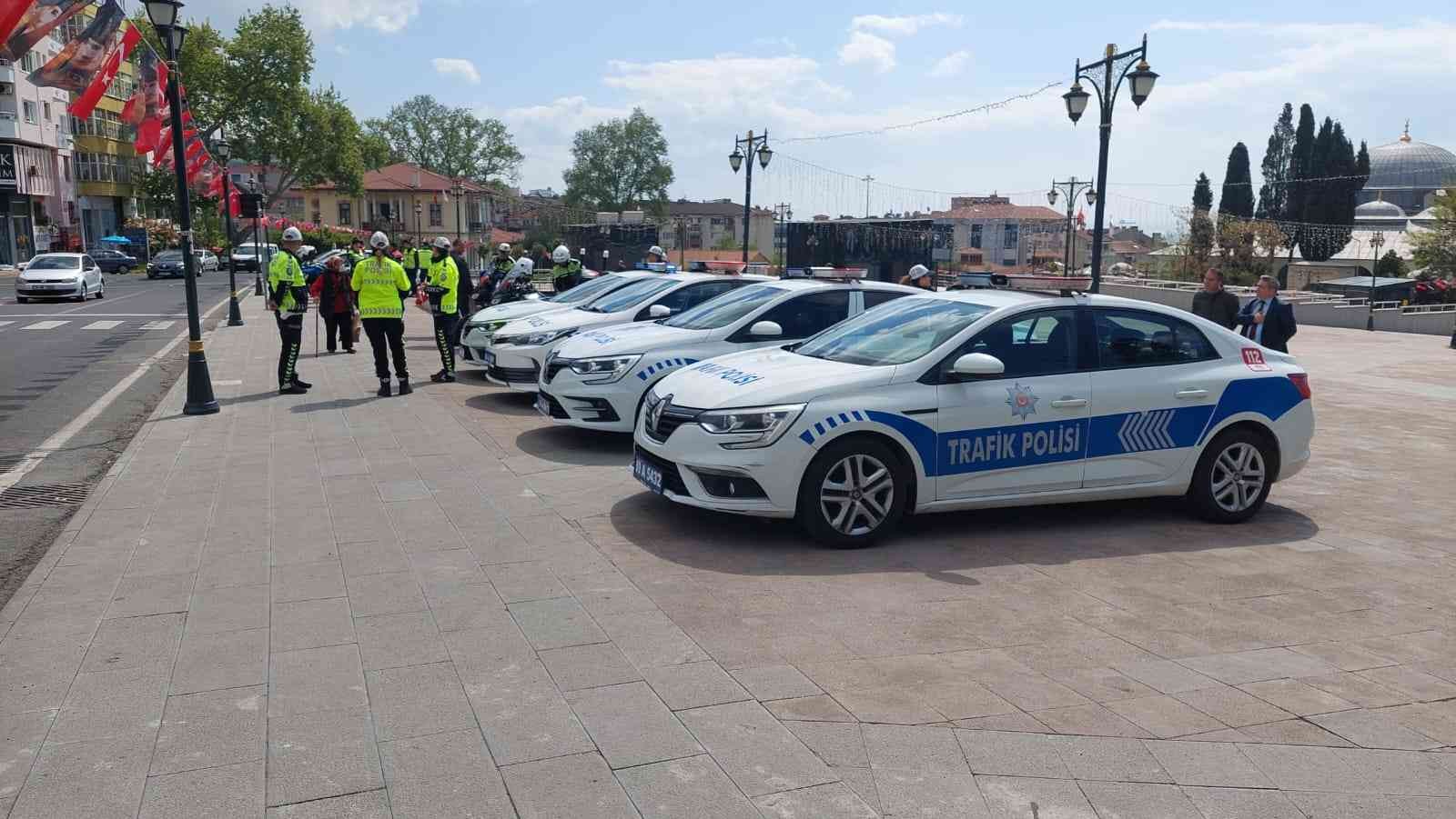 Tekirdağ’ın Süleymanpaşa ilçesinde ‘Yayalar için 5 adımda güvenlik trafik’ uygulamasına katılan Vali Aziz Yıldırım, “Yayayız, yayaysak her yerde ...