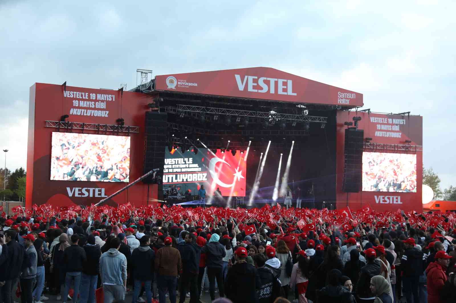 Özlenen 19 Mayıs coşkusu Vestel ile yeniden canlandı. 19 Mayıs Atatürk’ü Anma, Gençlik ve Spor Bayramı’nda Millî Mücadele’nin ilk adımının ...