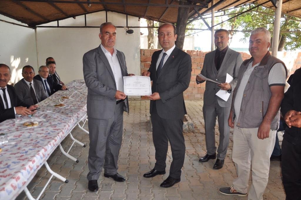 Tekirdağ’ın Şarköy İlçesinde düzenlenen zeytin ağacı budama kursunu tamamlayanlar belgelerine kavuştu. Tarım ve Orman Bakanlığı ile Milli Eğitim ...