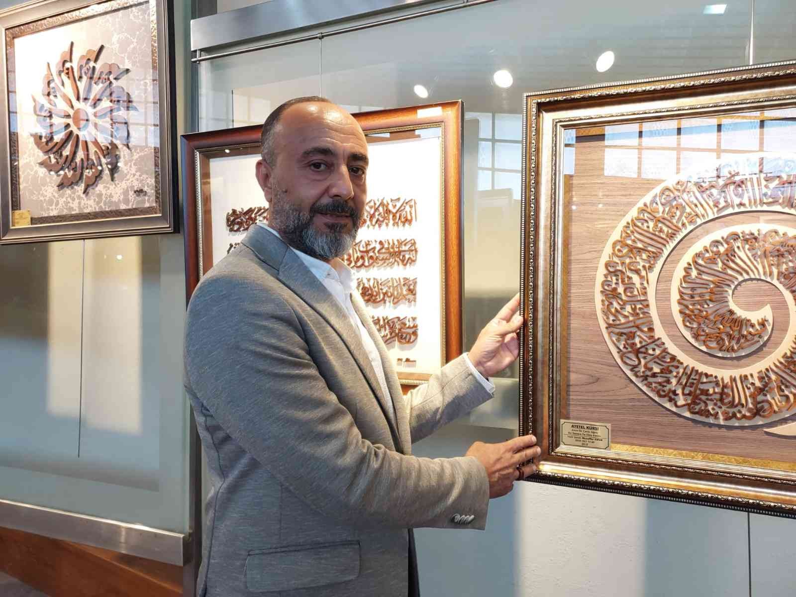 Türk ahşap süsleme sanatı eserlerinden oluşan ’Ahşap Dile Gelirse’ adlı sergi, Eminönü Yeni Cami Hünkar Kasrı’nda ziyarete açıldı. İstanbul ...