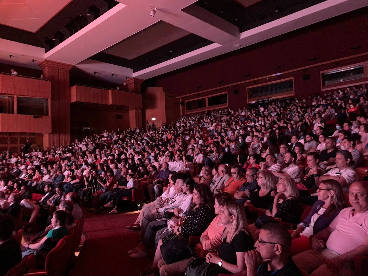 Ataşehir Belediyesi’nin "Büyük Şair Nazım Hikmet"i anma ve anlama amacıyla hazırladığı "Ataşehir Belediyesi 4. Uluslararası Nazım Hikmet Şiir ...