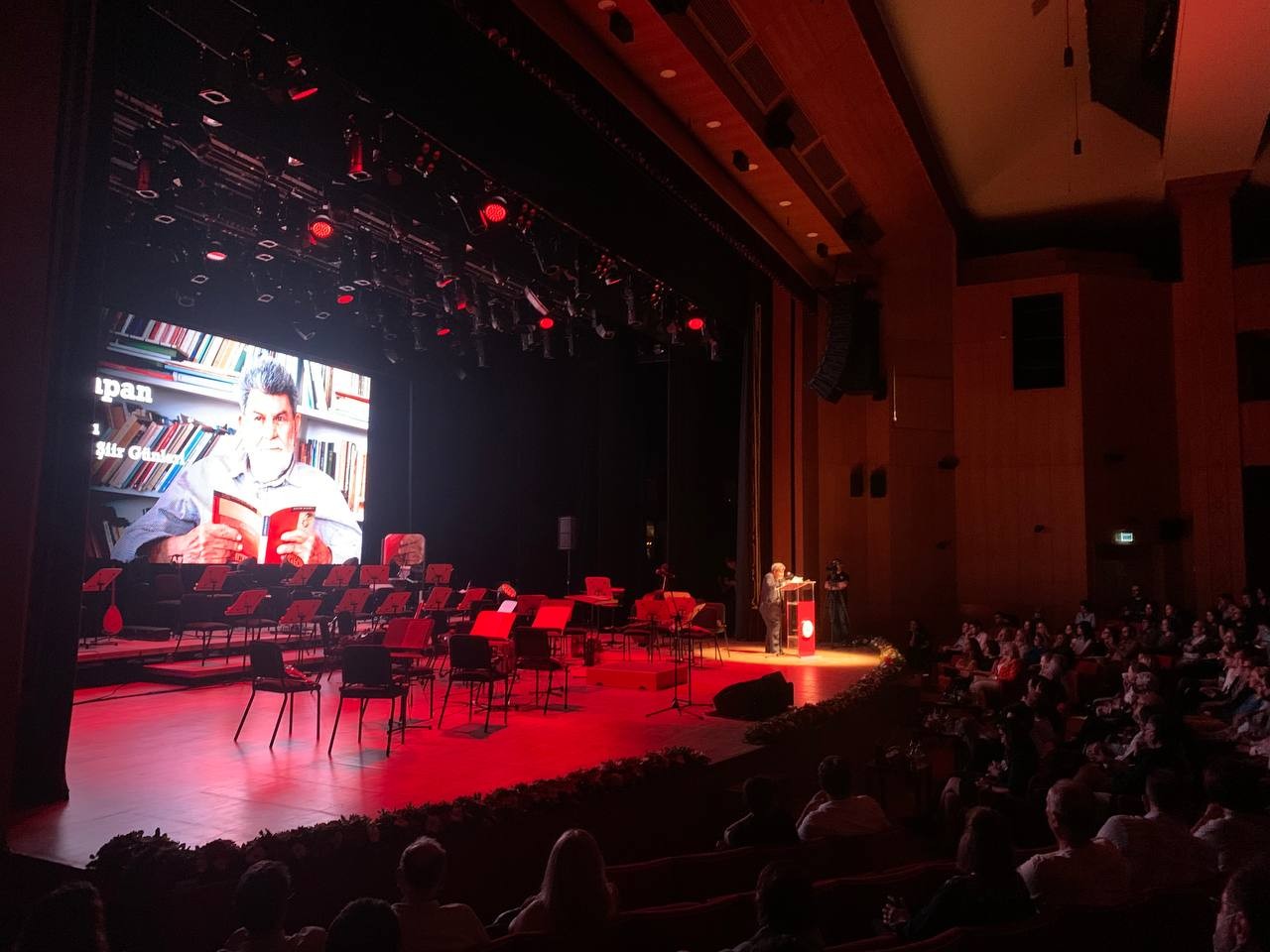 Ataşehir Belediyesi’nin "Büyük Şair Nazım Hikmet"i anma ve anlama amacıyla hazırladığı "Ataşehir Belediyesi 4. Uluslararası Nazım Hikmet Şiir ...