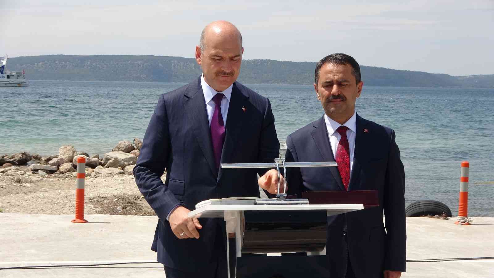 İçişleri Bakanı Süleyman Soylu, Çanakkale Jandarma Eğitim Merkez Komutanlığı içerisinde bulunan Emine Hatun Camii’nin açılışına katıldı. İçişleri ...