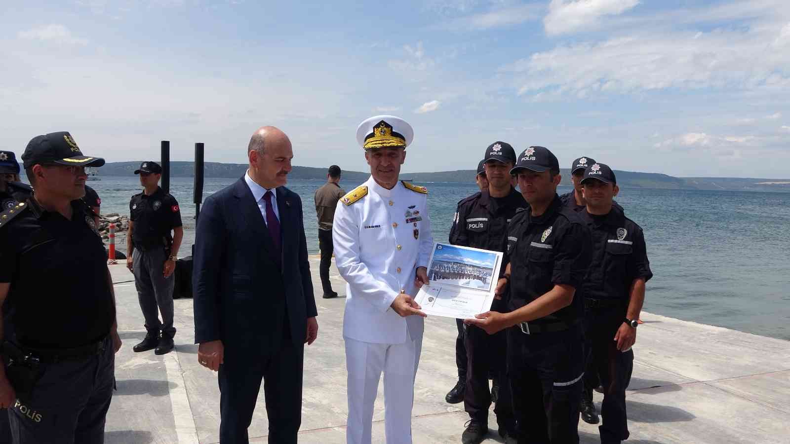 İçişleri Bakanı Süleyman Soylu, Çanakkale Jandarma Eğitim Merkez Komutanlığı içerisinde bulunan Emine Hatun Camii’nin açılışına katıldı. İçişleri ...