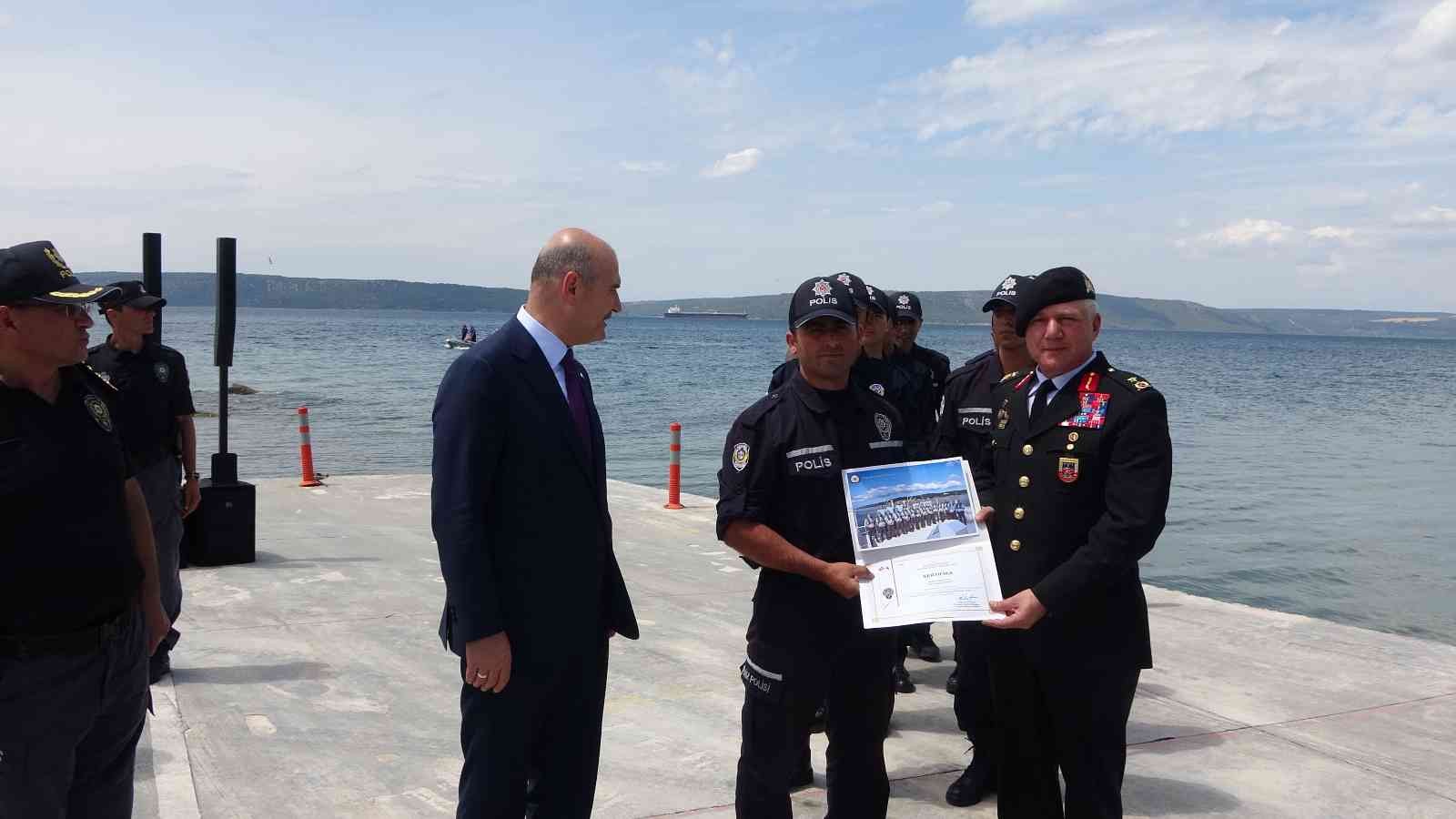 İçişleri Bakanı Süleyman Soylu, Çanakkale Jandarma Eğitim Merkez Komutanlığı içerisinde bulunan Emine Hatun Camii’nin açılışına katıldı. İçişleri ...