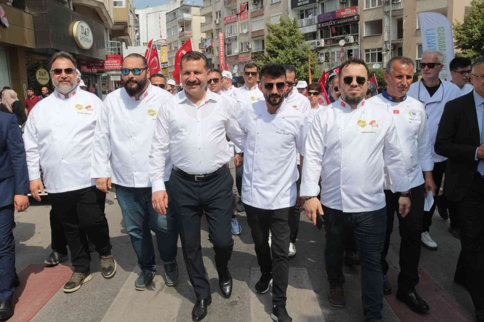 Balıkesir’de bugün başlayan Uluslararası Kahvaltı Festivali, birbirinden lezzetli tatlarıyla ziyaretçilerini bekliyor. İlker Ayrık’ın sunumunu ...