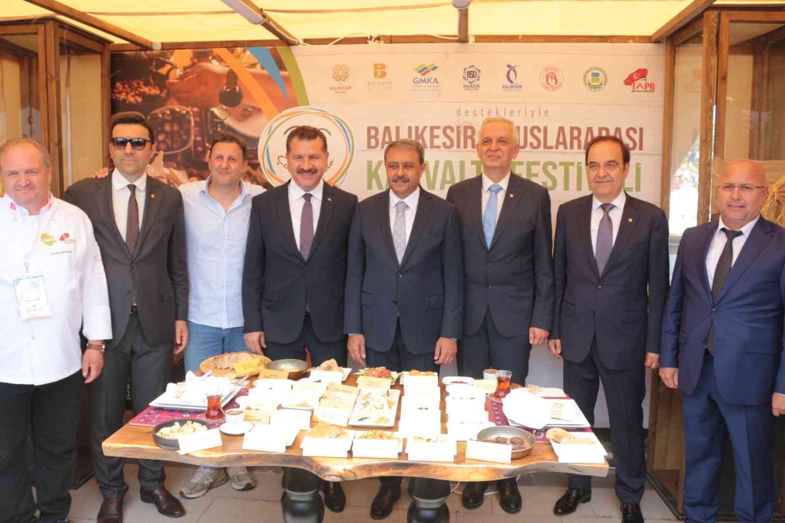 Balıkesir’de bugün başlayan Uluslararası Kahvaltı Festivali, birbirinden lezzetli tatlarıyla ziyaretçilerini bekliyor. İlker Ayrık’ın sunumunu ...