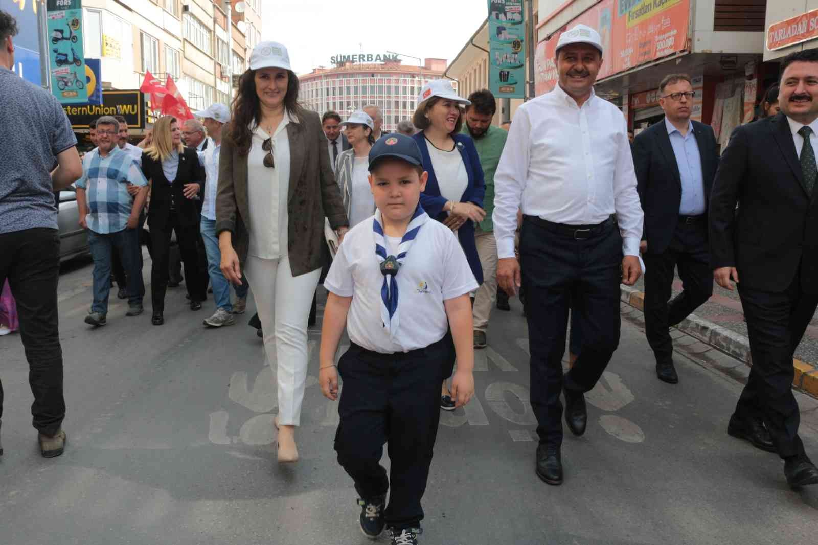 Balıkesir’de bugün başlayan Uluslararası Kahvaltı Festivali, birbirinden lezzetli tatlarıyla ziyaretçilerini bekliyor. İlker Ayrık’ın sunumunu ...