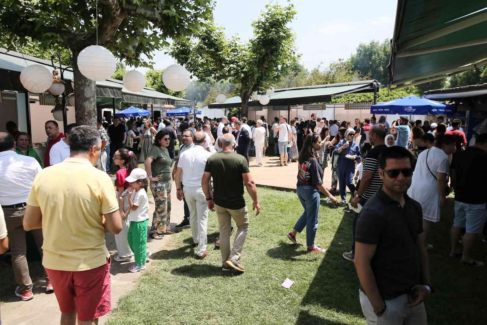 Bursa’da gerçekleştirilen GastroFes’te Türkiye’nin dört bir yanından gelen gurmeler, yeme-içme tutkunları bir araya geldi. Tüm gün sürecek ...