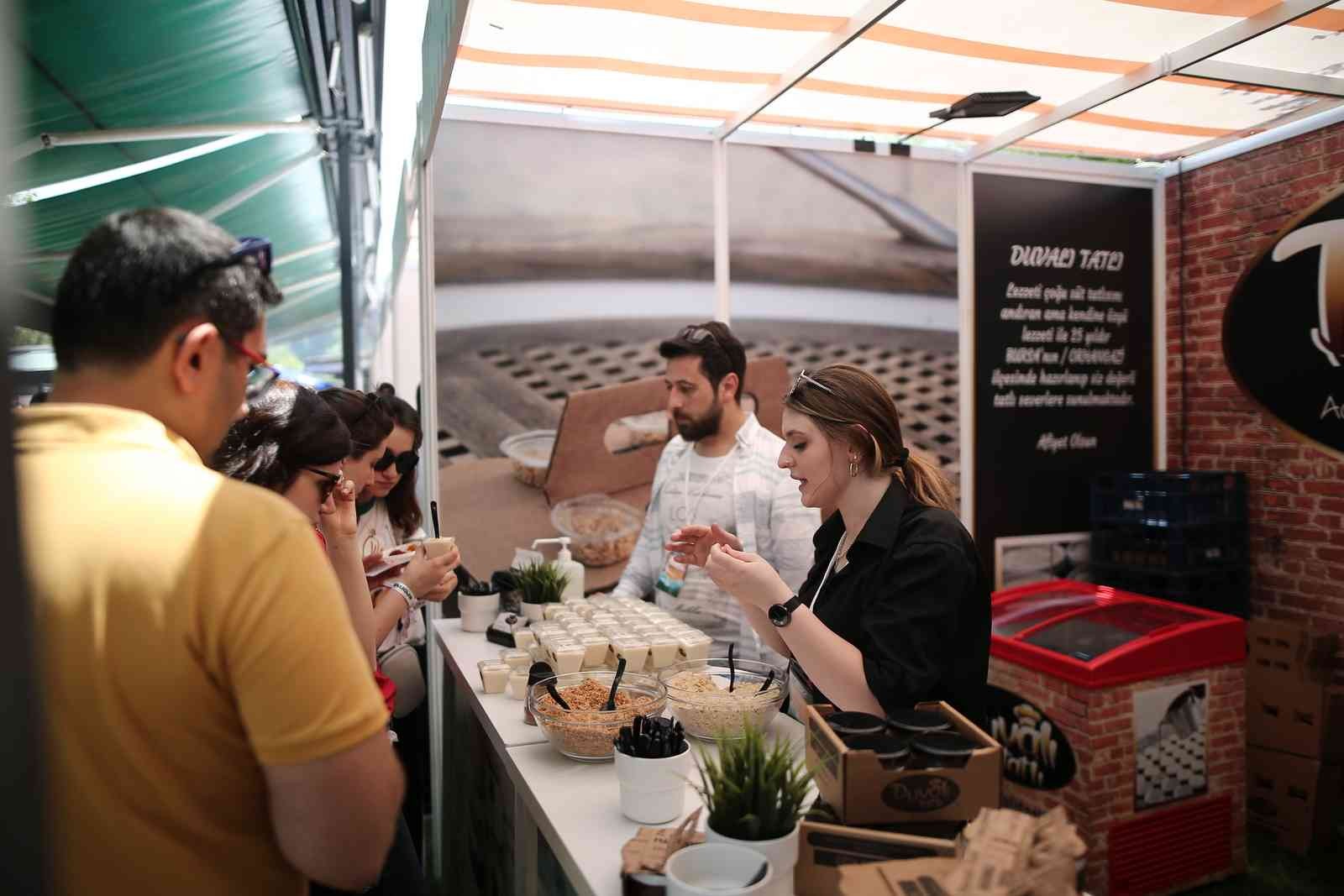 Bursa’da gerçekleştirilen GastroFes’te Türkiye’nin dört bir yanından gelen gurmeler, yeme-içme tutkunları bir araya geldi. Tüm gün sürecek ...