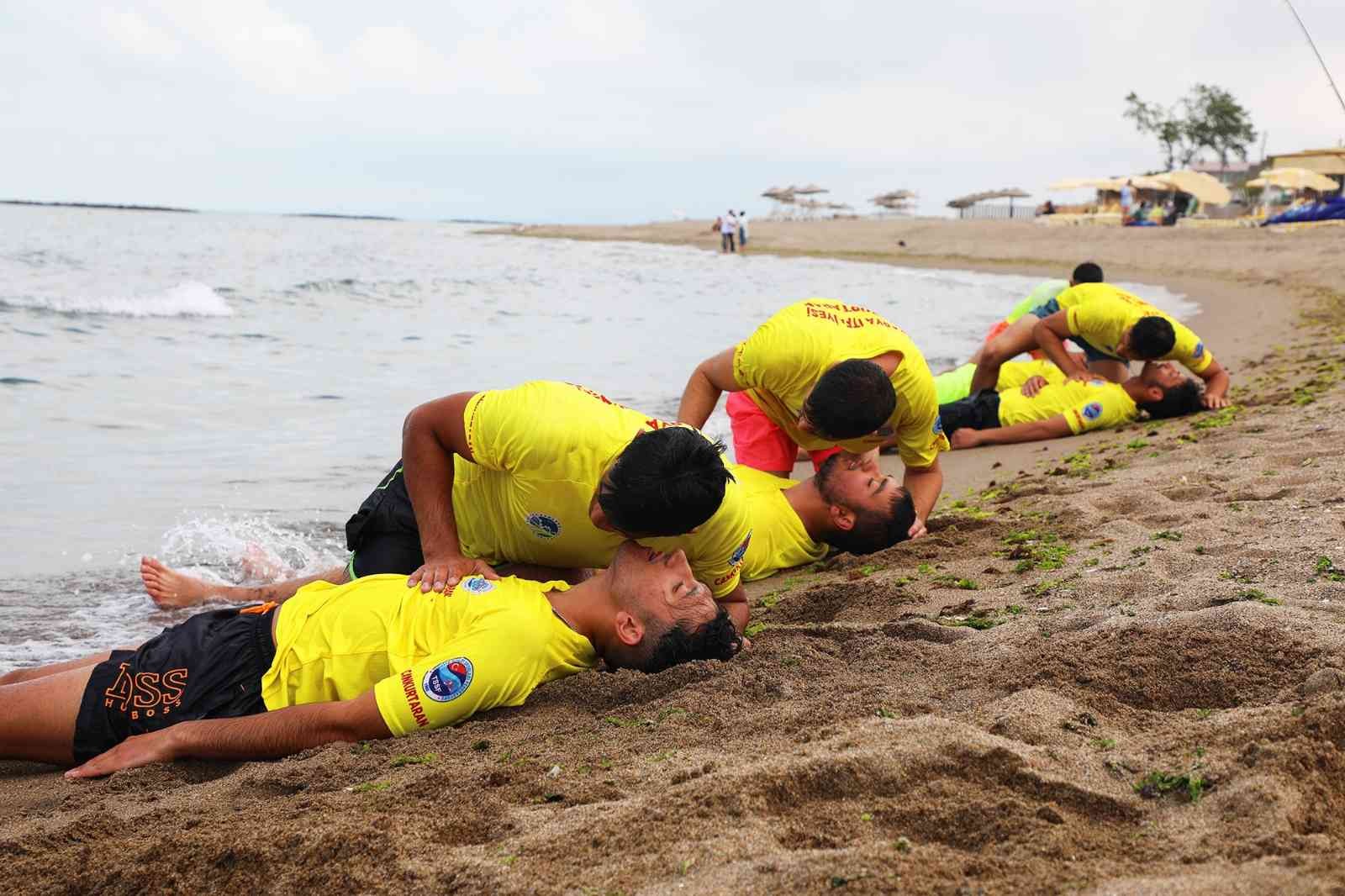 Sakarya Büyükşehir Belediyesi’nin ‘hayat’ timi kuzey sahillerindeki zorlu göreve hazırlanıyor. Mülakatlar tamamlandı, cankurtaran ekibi ...