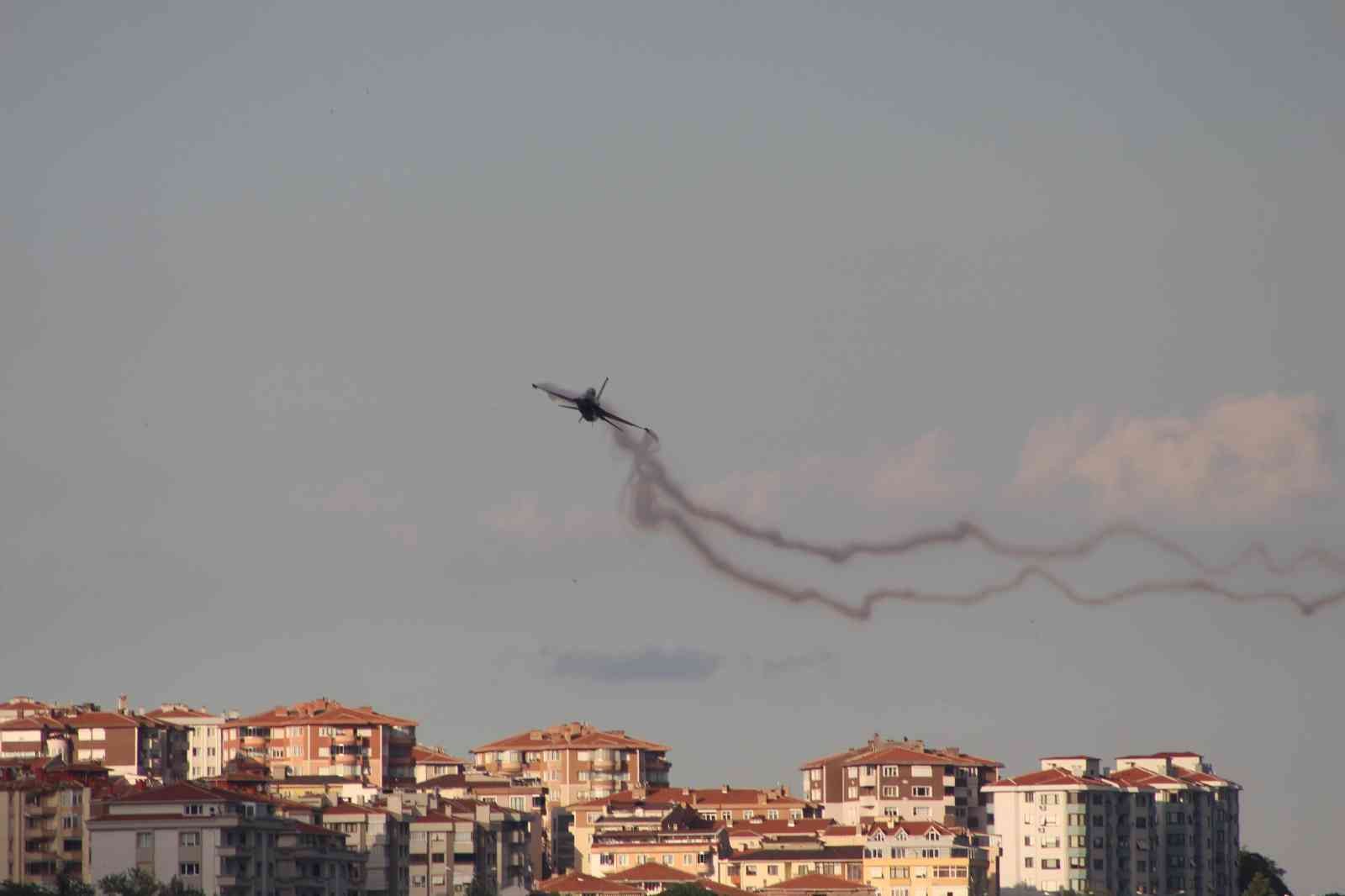 Türk Hava Kuvvetlerinin akrobasi ekibi SOLOTÜRK, Kiraz Festivali’nde yapacağı gösteri öncesinde yaptığı prova uçuşları ile izleyenlere heyecan ...