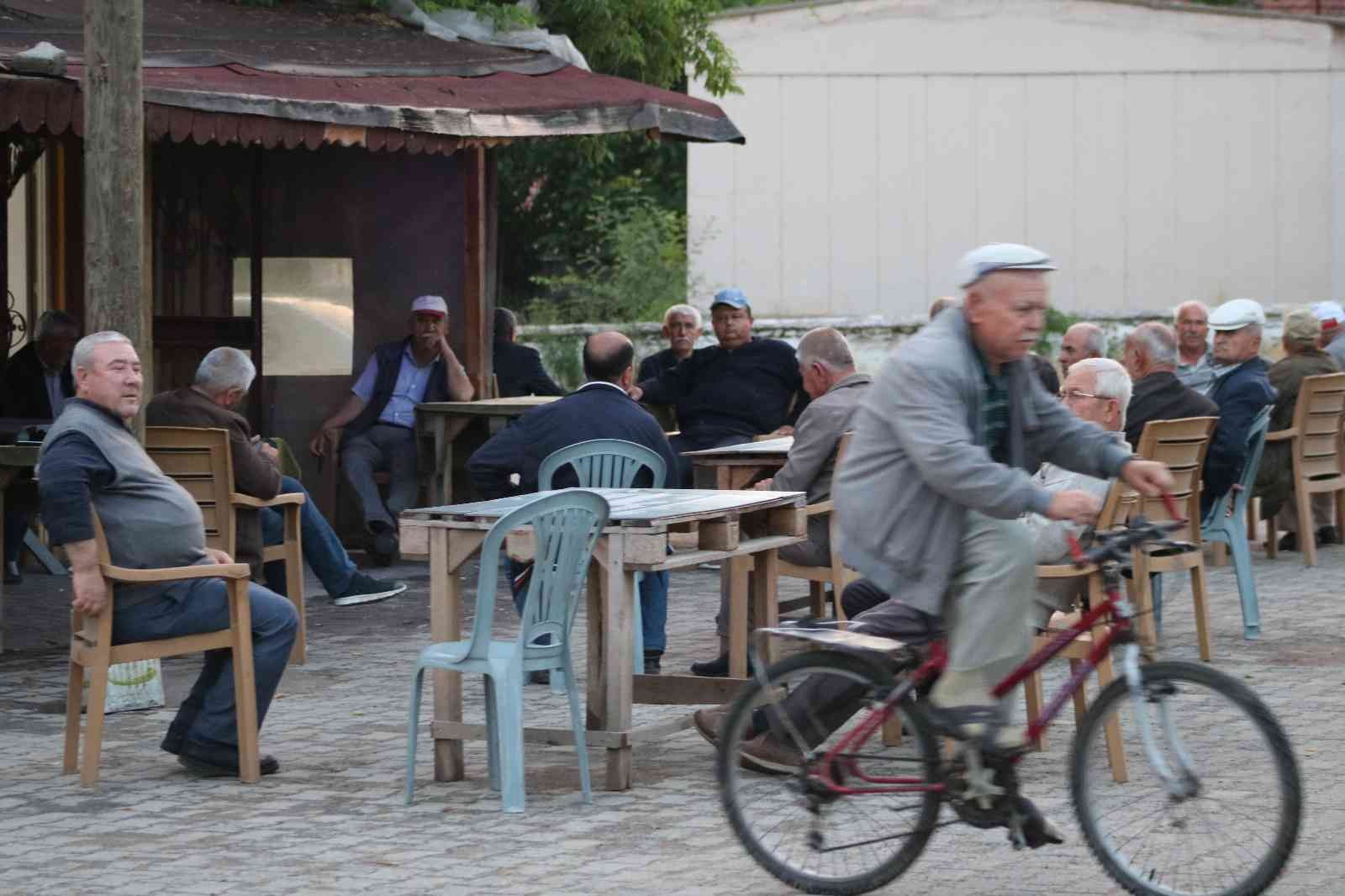 Edirne Kapıkule’de Bulgaristanlı 2 iş insanını kaçırma girişiminde bulunan 2 şüpheli kendilerini polis olarak tanıtıp, Bulgar vatandaşını ...