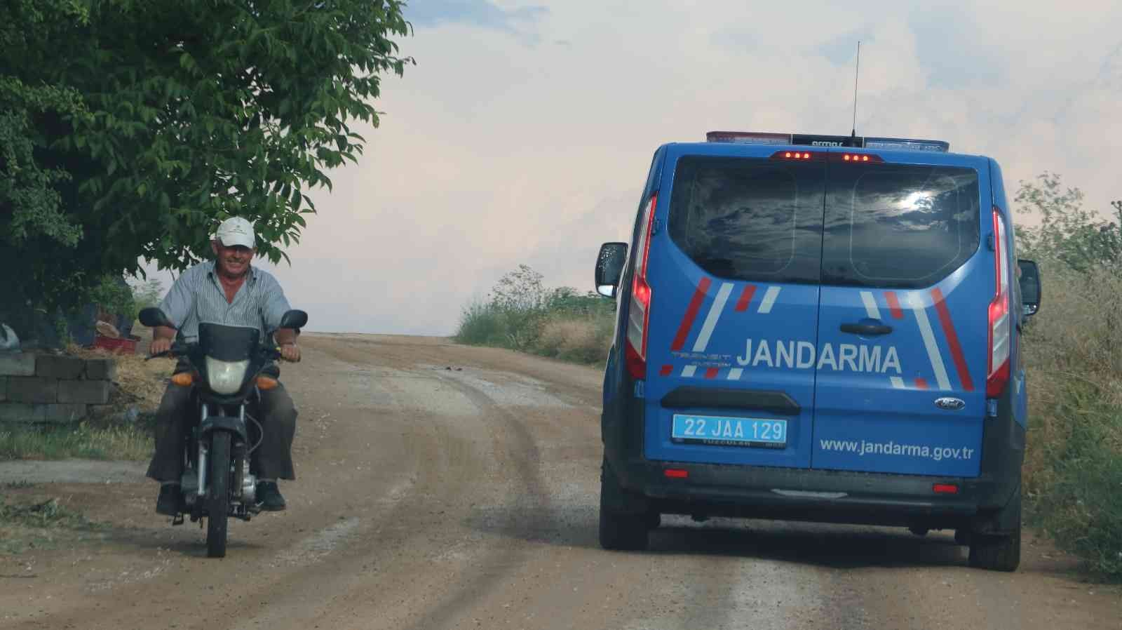 Edirne Kapıkule’de Bulgaristanlı 2 iş insanını kaçırma girişiminde bulunan 2 şüpheli kendilerini polis olarak tanıtıp, Bulgar vatandaşını ...