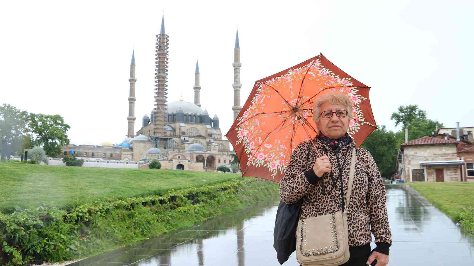 Meteoroloji Genel Müdürlüğünün uyarılarının ardından Edirne’de sağanak yağış etkisini göstermeye başladı. Meteoroloji Genel Müdürlüğünün ...