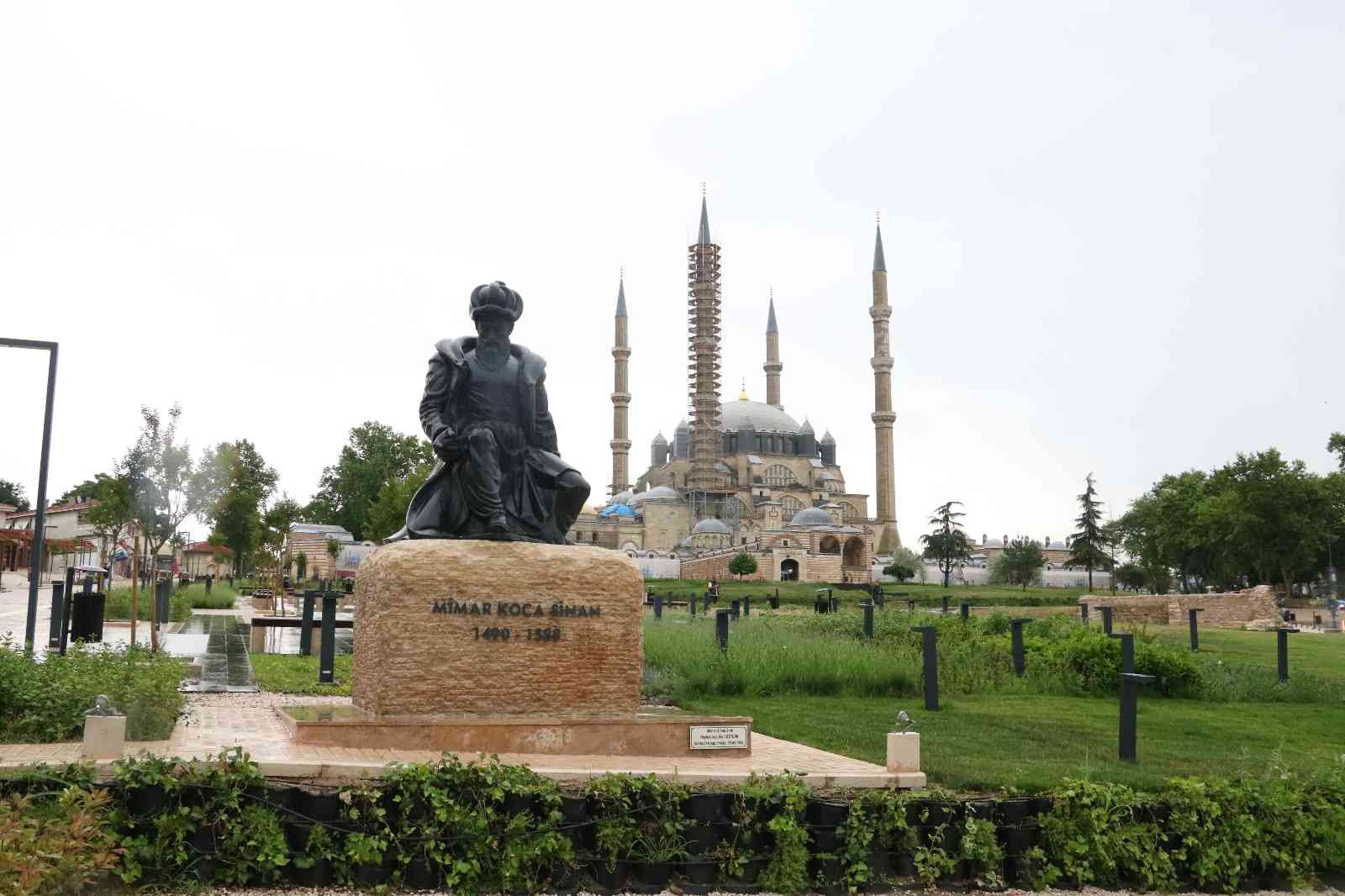 Meteoroloji Genel Müdürlüğünün uyarılarının ardından Edirne’de sağanak yağış etkisini göstermeye başladı. Meteoroloji Genel Müdürlüğünün ...