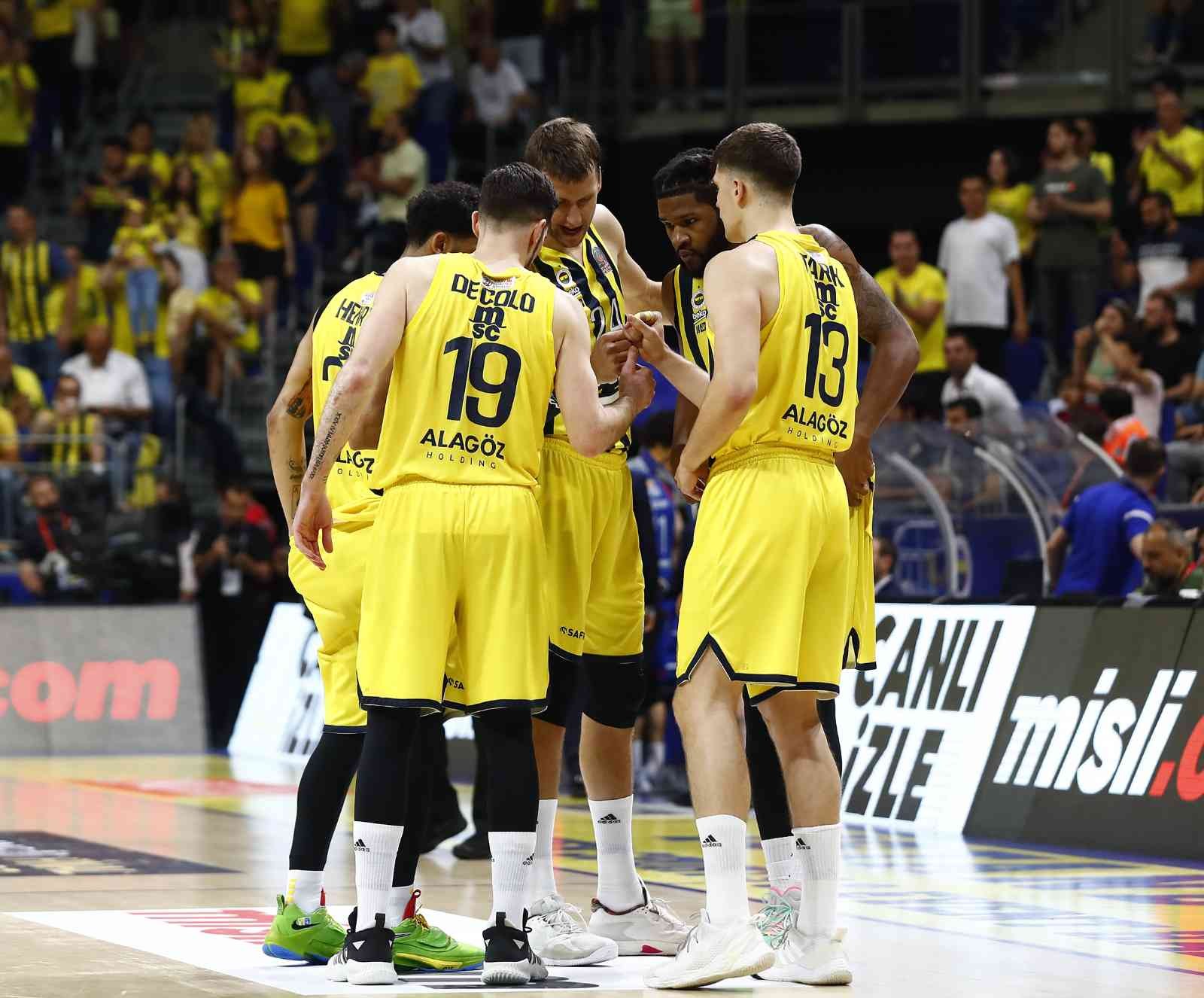 ING Basketbol Süper Ligi final serisinde Fenerbahçe evinde karşılaştığı A. Efes’i 93-78 yenerek seriyi 2-0’a getirdi. Basketbol Süper Ligi play ...