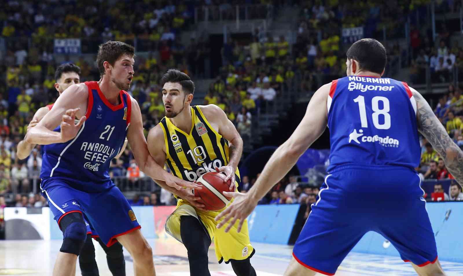 ING Basketbol Süper Ligi final serisinde Fenerbahçe evinde karşılaştığı A. Efes’i 93-78 yenerek seriyi 2-0’a getirdi. Basketbol Süper Ligi play ...