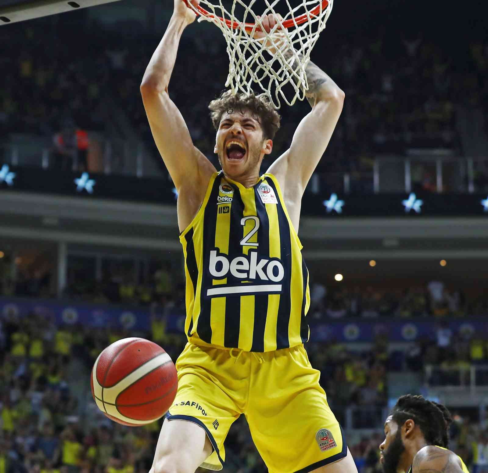 ING Basketbol Süper Ligi final serisinde Fenerbahçe evinde karşılaştığı A. Efes’i 93-78 yenerek seriyi 2-0’a getirdi. Basketbol Süper Ligi play ...