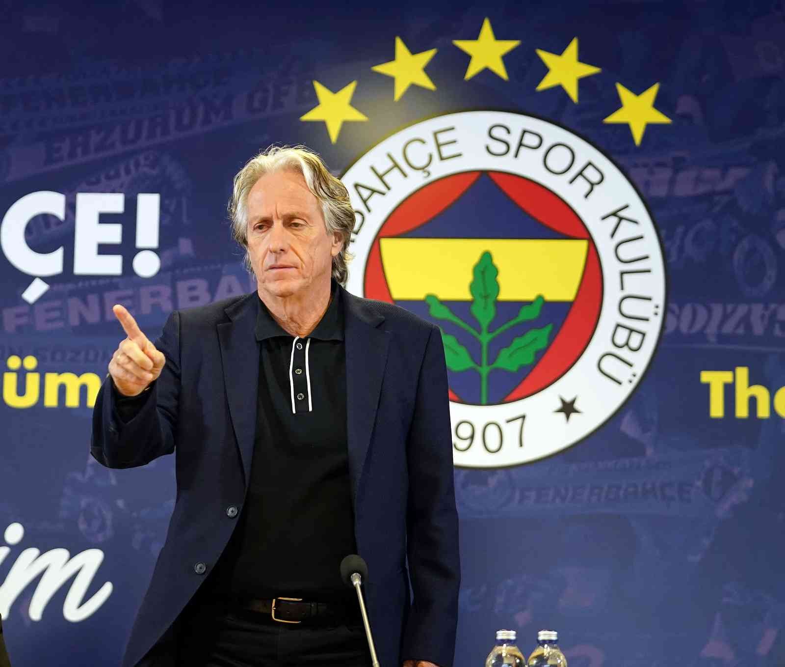 Fenerbahçe Teknik Direktörü Jorge Jesus, ”Ben kendi ekibime güveniyorum. Futbolcuların, teknik ekibin çok iyi olabilmesi için en iyi imkanlara ...