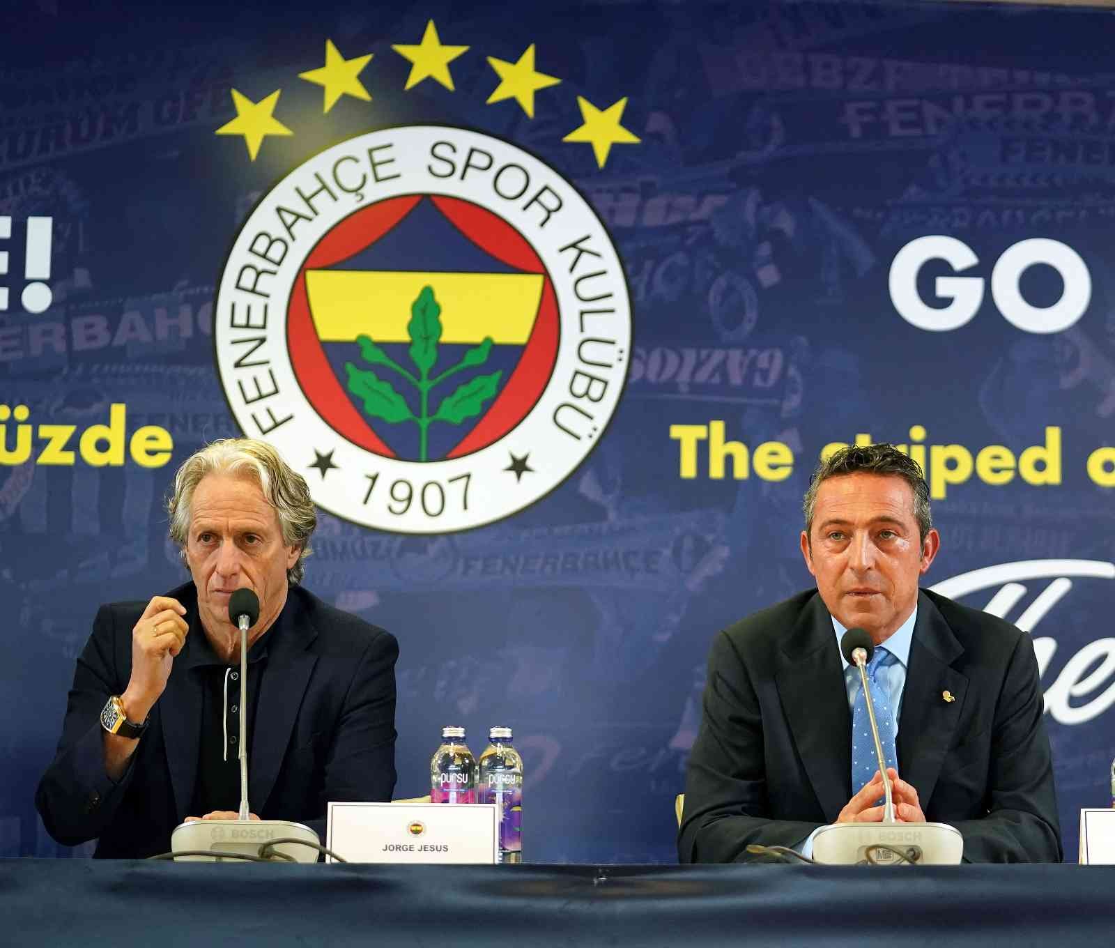 Fenerbahçe Teknik Direktörü Jorge Jesus, ”Ben kendi ekibime güveniyorum. Futbolcuların, teknik ekibin çok iyi olabilmesi için en iyi imkanlara ...