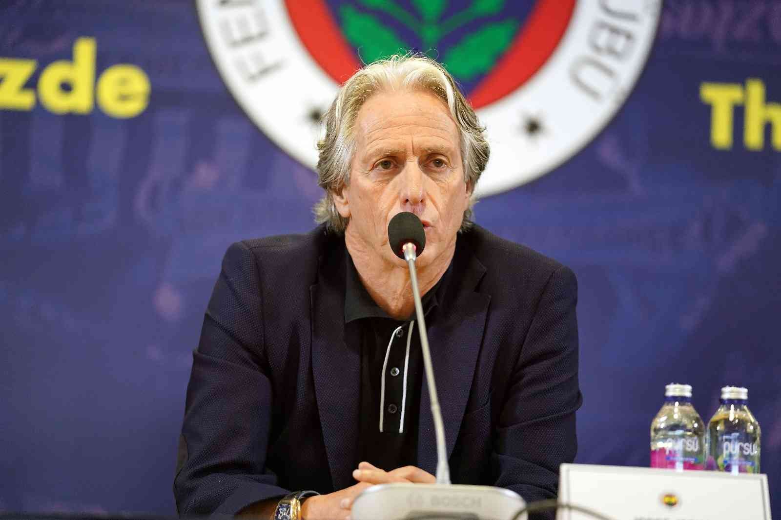 Fenerbahçe Teknik Direktörü Jorge Jesus, ”Ben kendi ekibime güveniyorum. Futbolcuların, teknik ekibin çok iyi olabilmesi için en iyi imkanlara ...