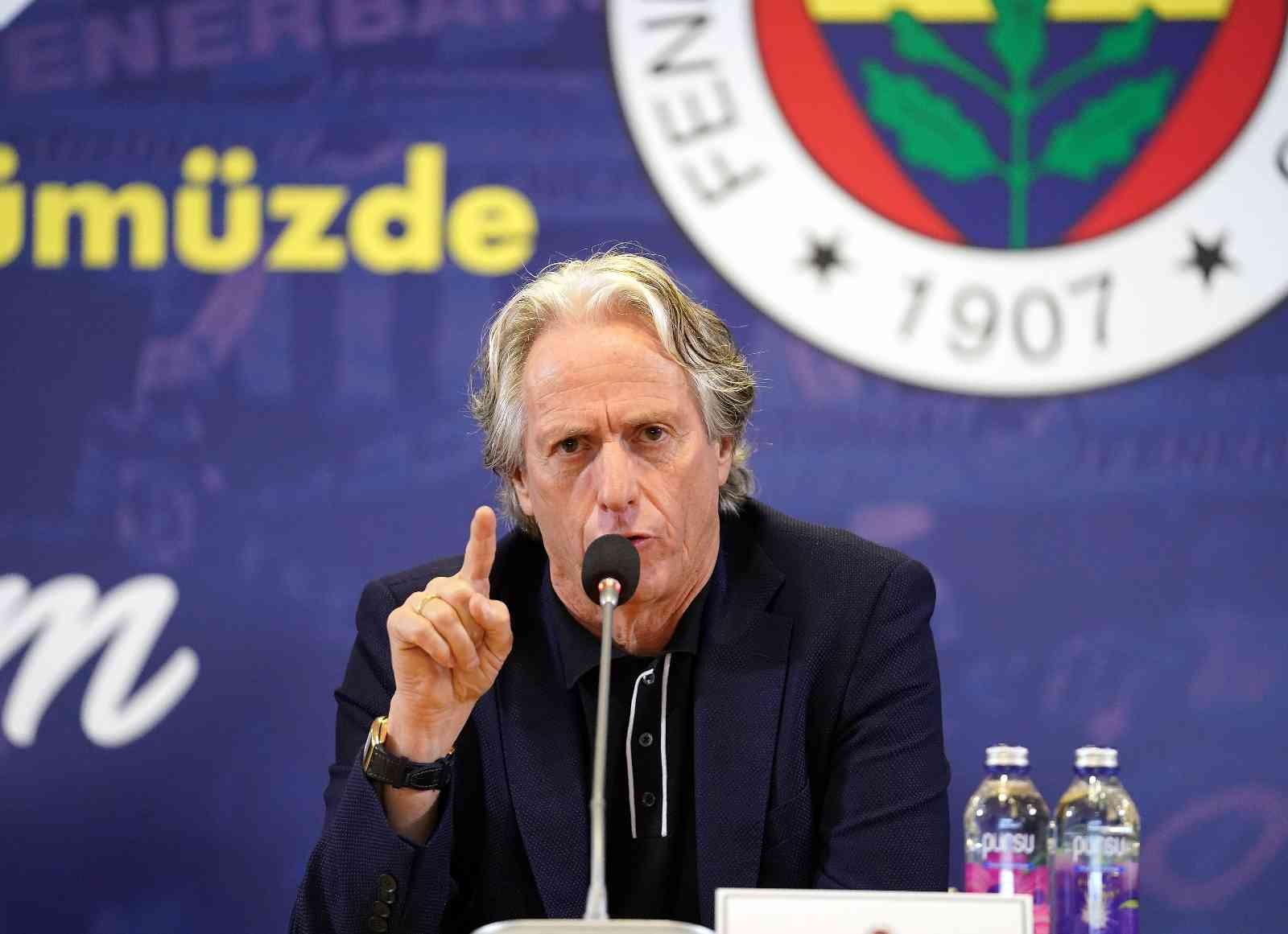 Fenerbahçe Teknik Direktörü Jorge Jesus, ”Ben kendi ekibime güveniyorum. Futbolcuların, teknik ekibin çok iyi olabilmesi için en iyi imkanlara ...