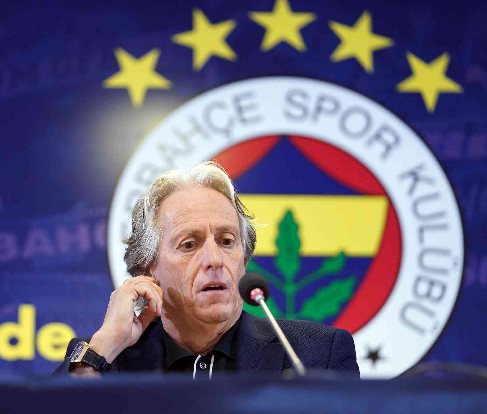 Fenerbahçe Teknik Direktörü Jorge Jesus, ”Ben kendi ekibime güveniyorum. Futbolcuların, teknik ekibin çok iyi olabilmesi için en iyi imkanlara ...