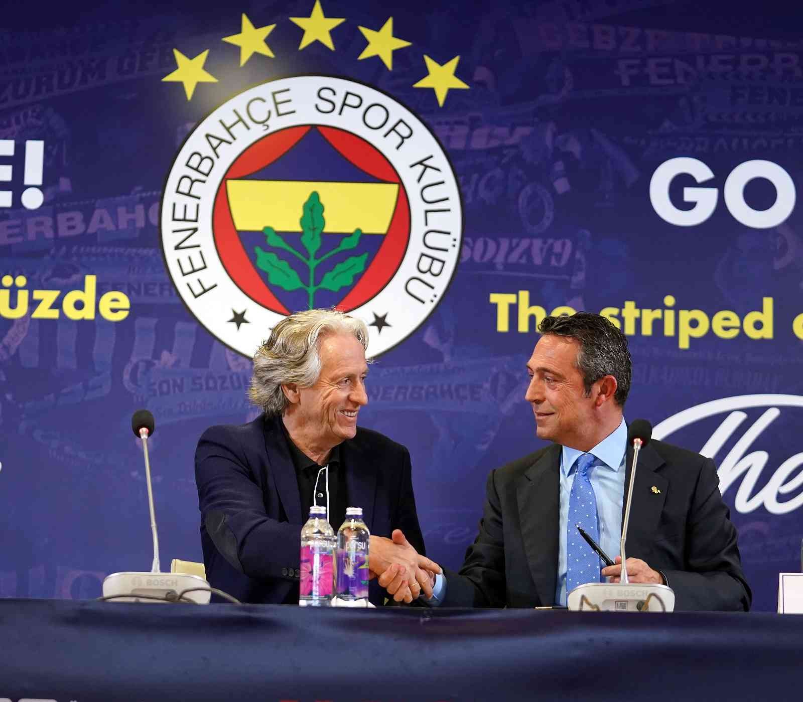 Fenerbahçe Teknik Direktörü Jorge Jesus, ”Ben kendi ekibime güveniyorum. Futbolcuların, teknik ekibin çok iyi olabilmesi için en iyi imkanlara ...