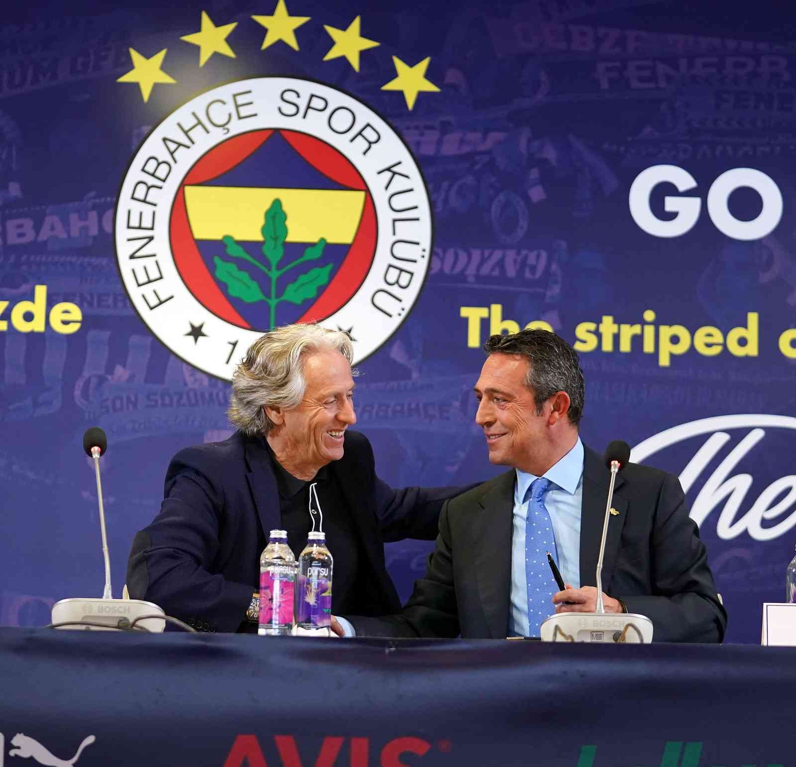 Fenerbahçe Teknik Direktörü Jorge Jesus, ”Ben kendi ekibime güveniyorum. Futbolcuların, teknik ekibin çok iyi olabilmesi için en iyi imkanlara ...