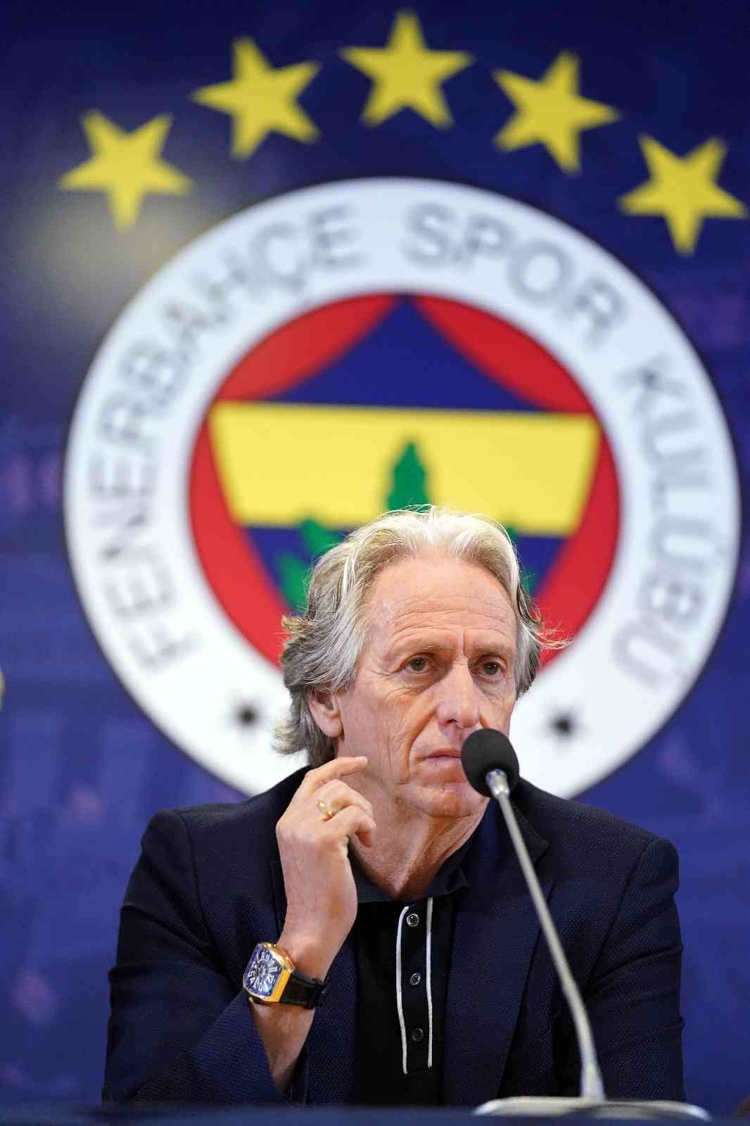 Fenerbahçe Teknik Direktörü Jorge Jesus, ”Ben kendi ekibime güveniyorum. Futbolcuların, teknik ekibin çok iyi olabilmesi için en iyi imkanlara ...