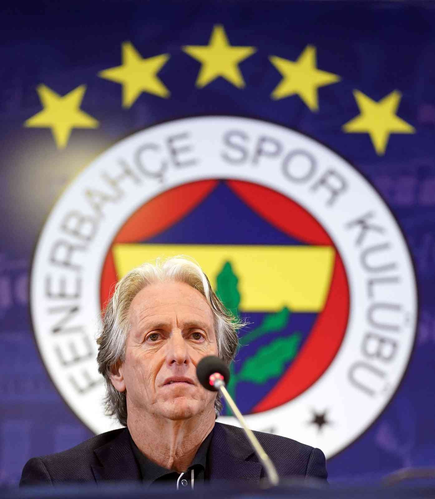 Fenerbahçe Teknik Direktörü Jorge Jesus, ”Ben kendi ekibime güveniyorum. Futbolcuların, teknik ekibin çok iyi olabilmesi için en iyi imkanlara ...