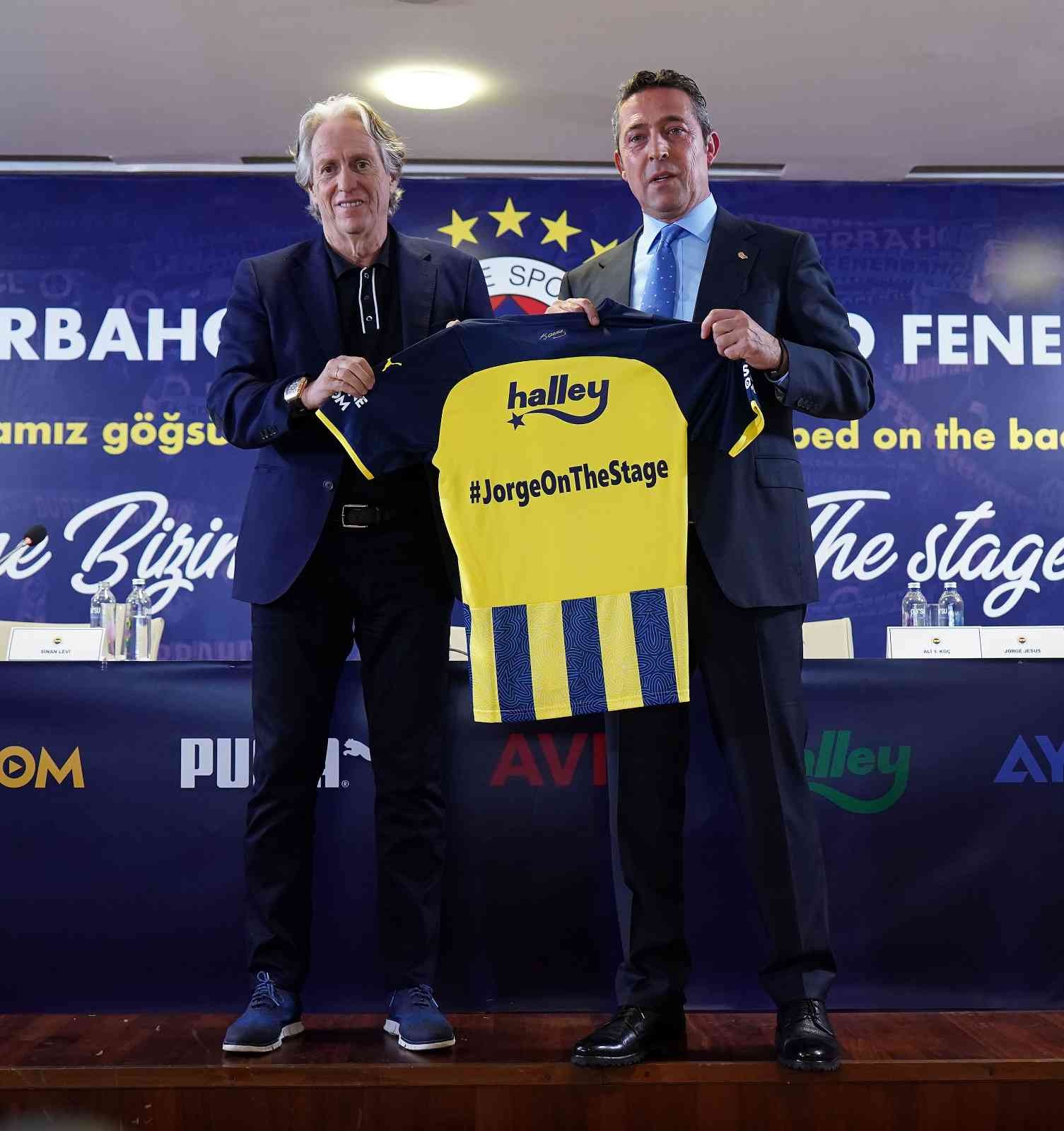 Fenerbahçe Teknik Direktörü Jorge Jesus, ”Ben kendi ekibime güveniyorum. Futbolcuların, teknik ekibin çok iyi olabilmesi için en iyi imkanlara ...