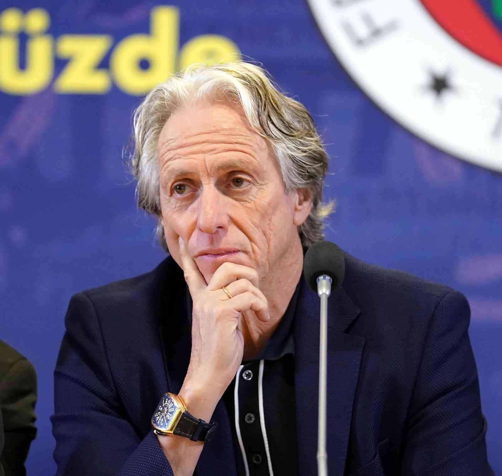 Fenerbahçe Teknik Direktörü Jorge Jesus, ”Ben kendi ekibime güveniyorum. Futbolcuların, teknik ekibin çok iyi olabilmesi için en iyi imkanlara ...