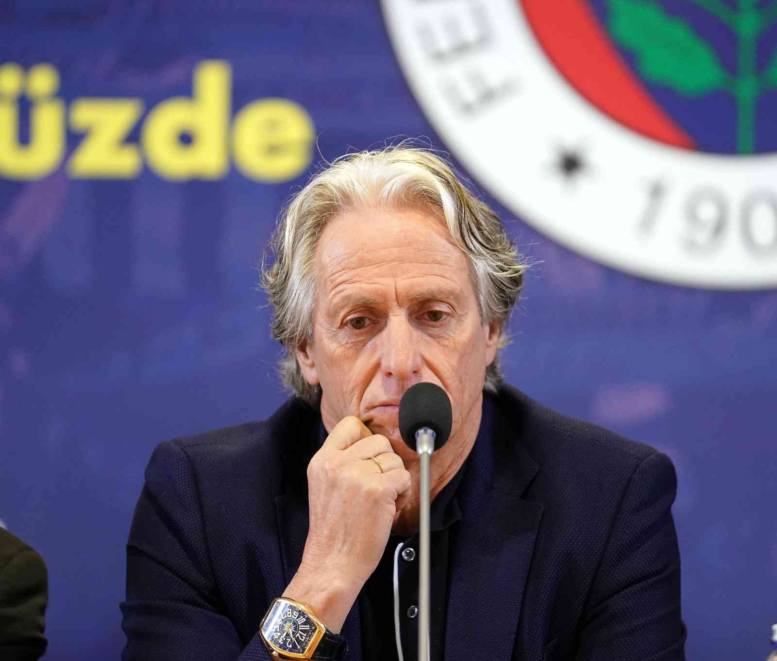 Fenerbahçe Teknik Direktörü Jorge Jesus, ”Ben kendi ekibime güveniyorum. Futbolcuların, teknik ekibin çok iyi olabilmesi için en iyi imkanlara ...