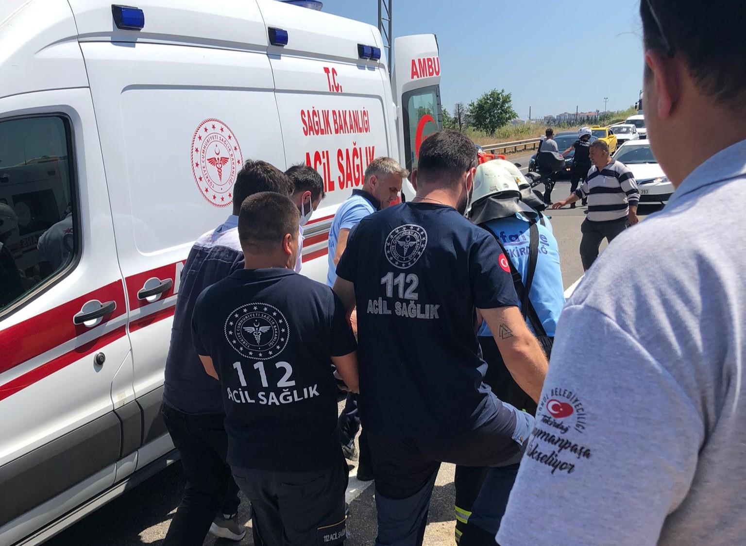 Tekirdağ’ın Süleymanpaşa ilçesinde meydana gelen kazada freni boşalan kamyonet dehşet saçarken kamyonetteki 3 kişi yaralandı. Kamyonetin ...