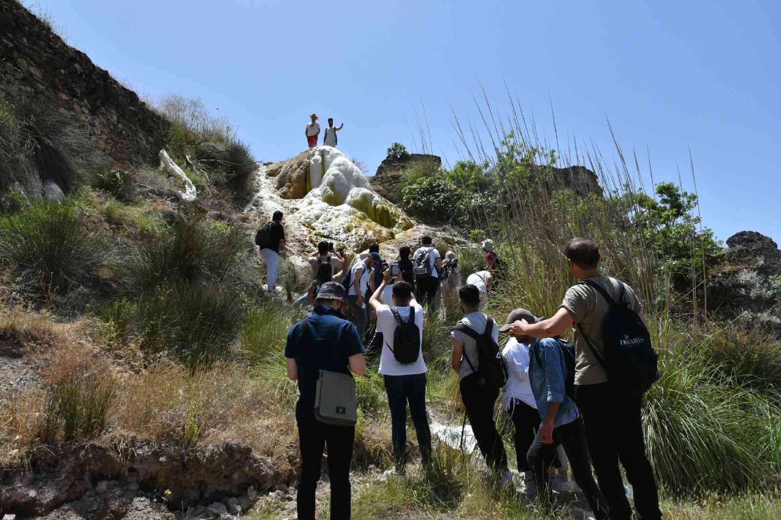 Türkiye’de UNESCO’ya aday gösterilen İDA-MADRA Jeoparkı üniversitelerin arazi eğitimlerinde gözde mekanlarından biri haline geldi. Çanakkale ve ...