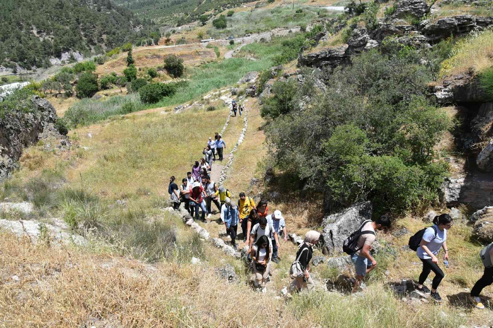 Türkiye’de UNESCO’ya aday gösterilen İDA-MADRA Jeoparkı üniversitelerin arazi eğitimlerinde gözde mekanlarından biri haline geldi. Çanakkale ve ...